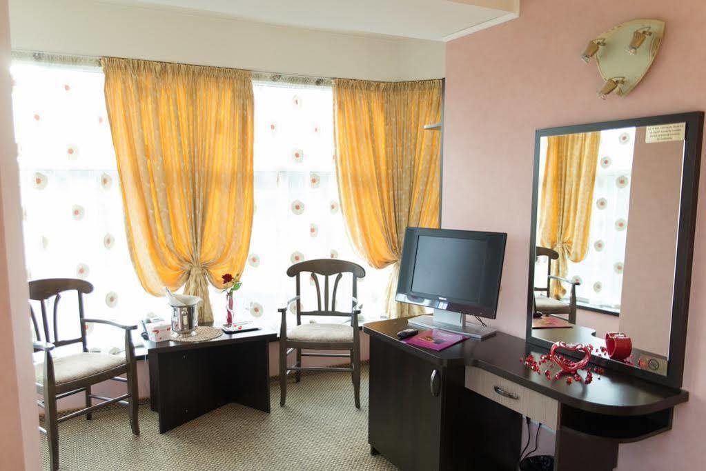 Indiana Hotel Iasi Exterior foto