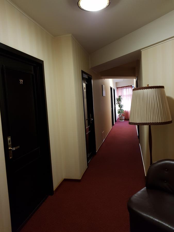 Indiana Hotel Iasi Exterior foto
